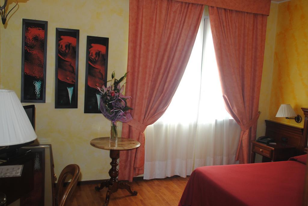 Hotel Vazzana Volpiano Chambre photo