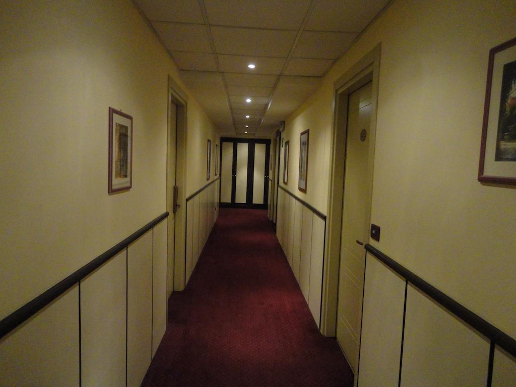 Hotel Vazzana Volpiano Extérieur photo