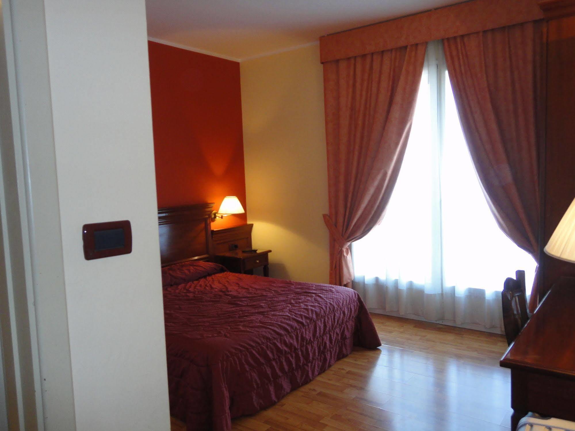 Hotel Vazzana Volpiano Extérieur photo