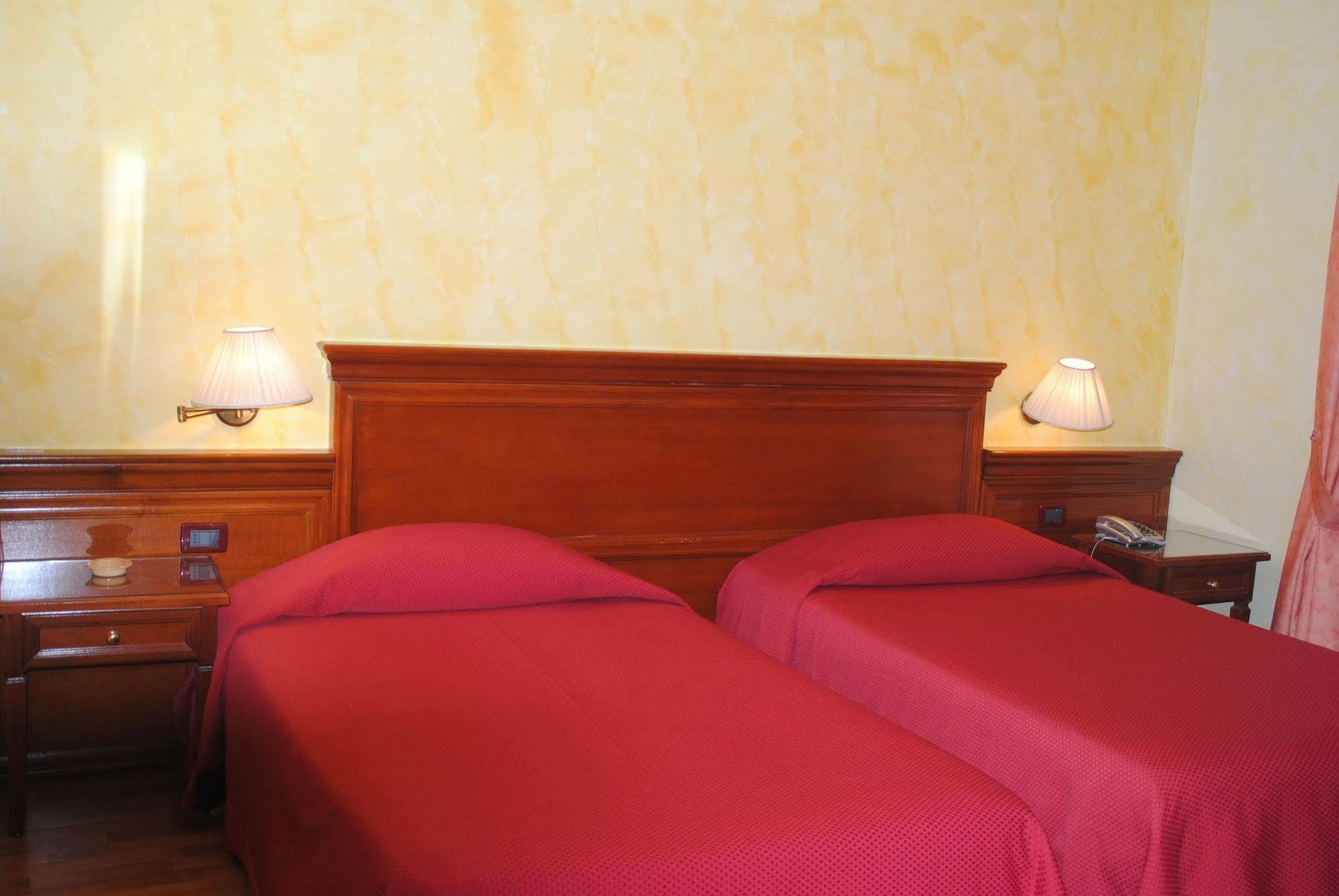 Hotel Vazzana Volpiano Extérieur photo