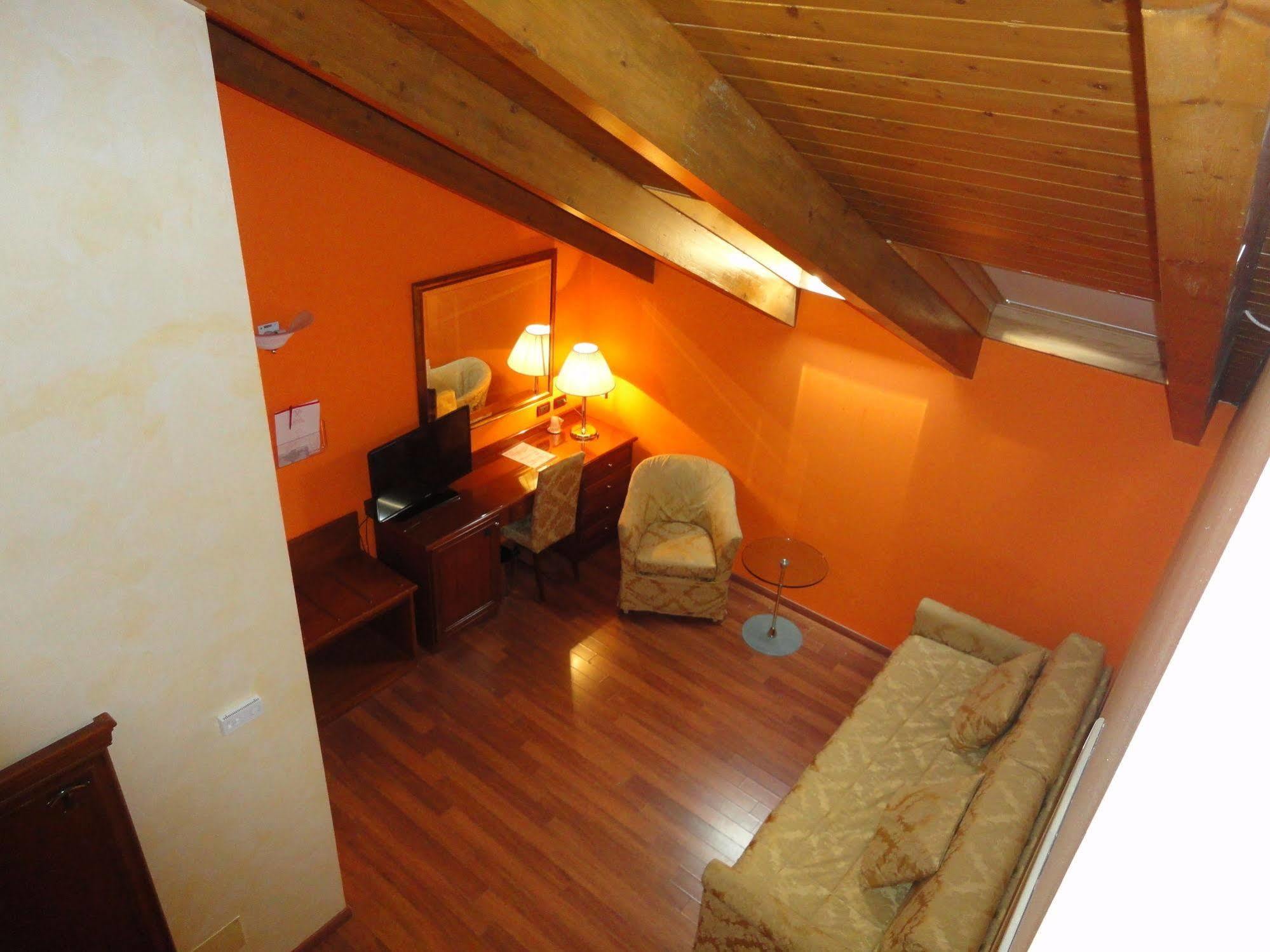 Hotel Vazzana Volpiano Extérieur photo