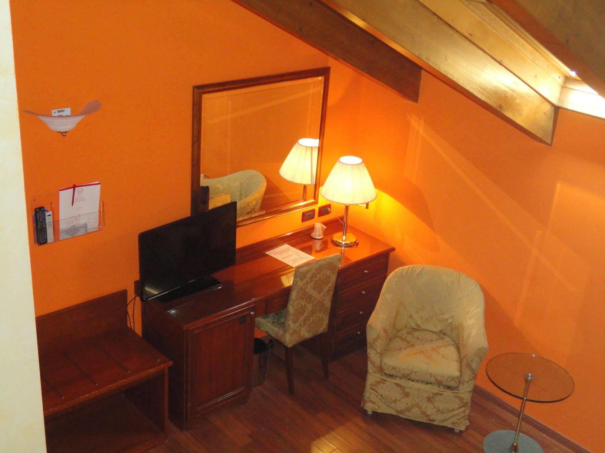 Hotel Vazzana Volpiano Extérieur photo