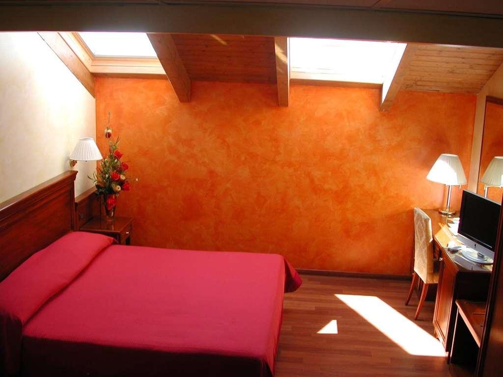 Hotel Vazzana Volpiano Chambre photo