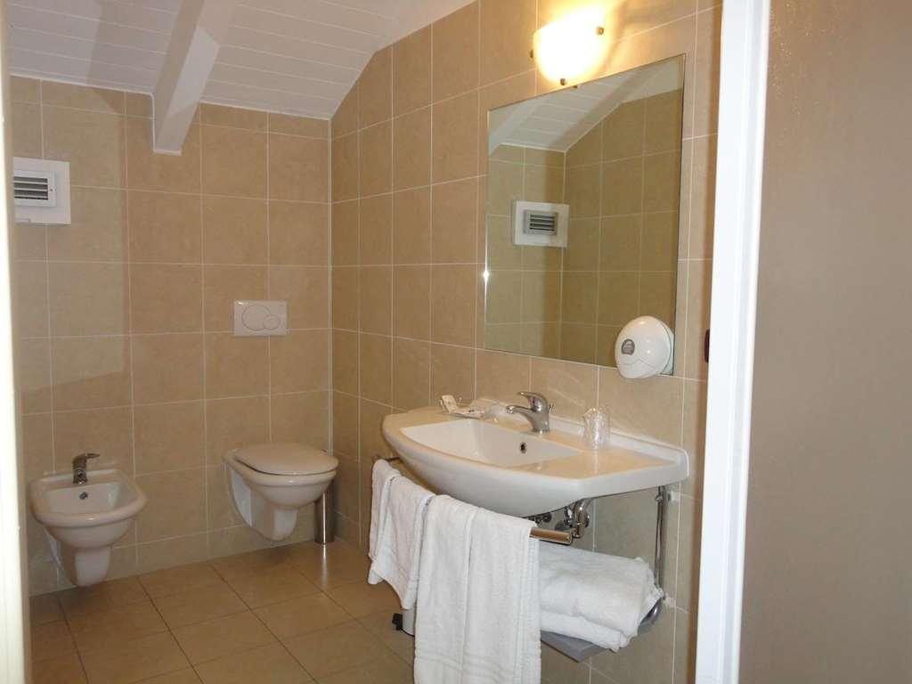 Hotel Vazzana Volpiano Chambre photo