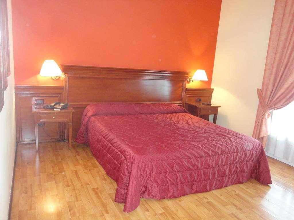 Hotel Vazzana Volpiano Chambre photo